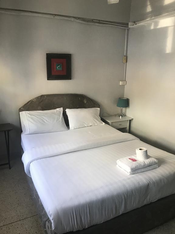 Scandalic Bar And Guest House Pattaya Buitenkant foto